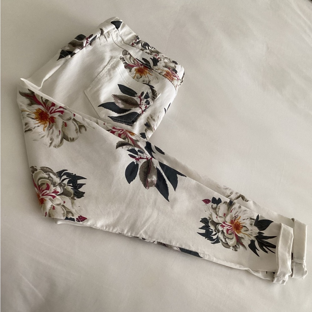 BRAND BAZAR FLORAL WHITE PANTS - Picture 2 of 10